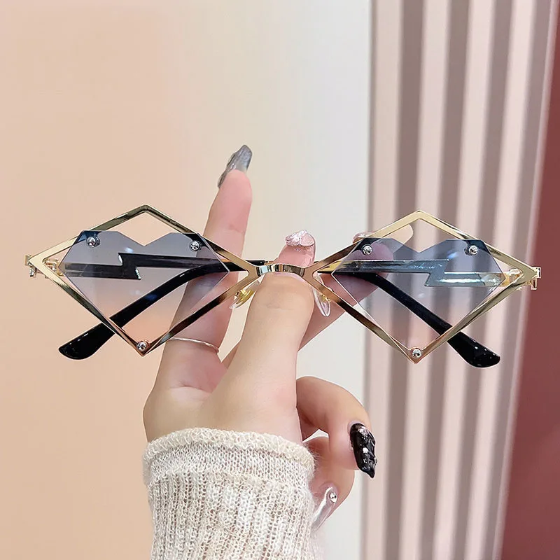 

Love Hip Hop Sunglasses Men Women Small Metal Sun Glasses Vintage Irregular Sunglass Ladies Punk Eyewear Popular Style