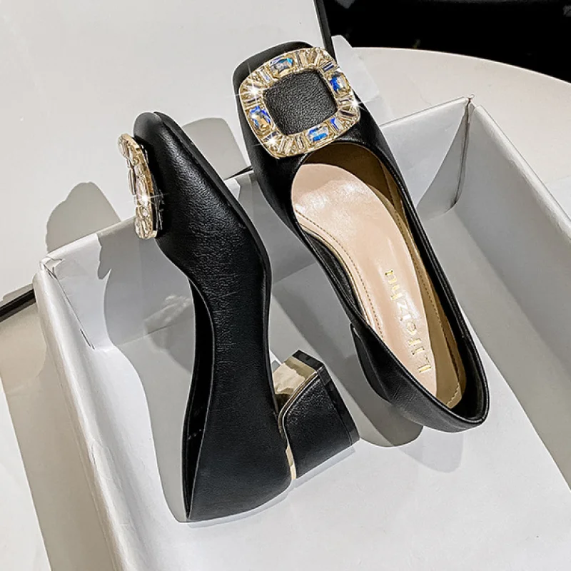 

Plus Size 35-43 Women Pumps Med Heel Square Toe Pumps Office Lady Soft Leahter Shoes Big Diamond Chain Soft Soles Slip on Shoes