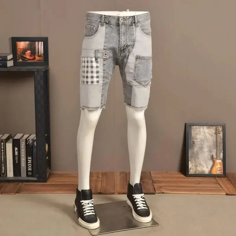 thumbnail image 1 of Pantalones vaqueros cortos para hombre, pantalones cortos vaqueros rectos con bordado gráfico para hombre, pantalones vaqueros elásticos de lujo populares de moda coreana, nuevos en finos, 1 of 4