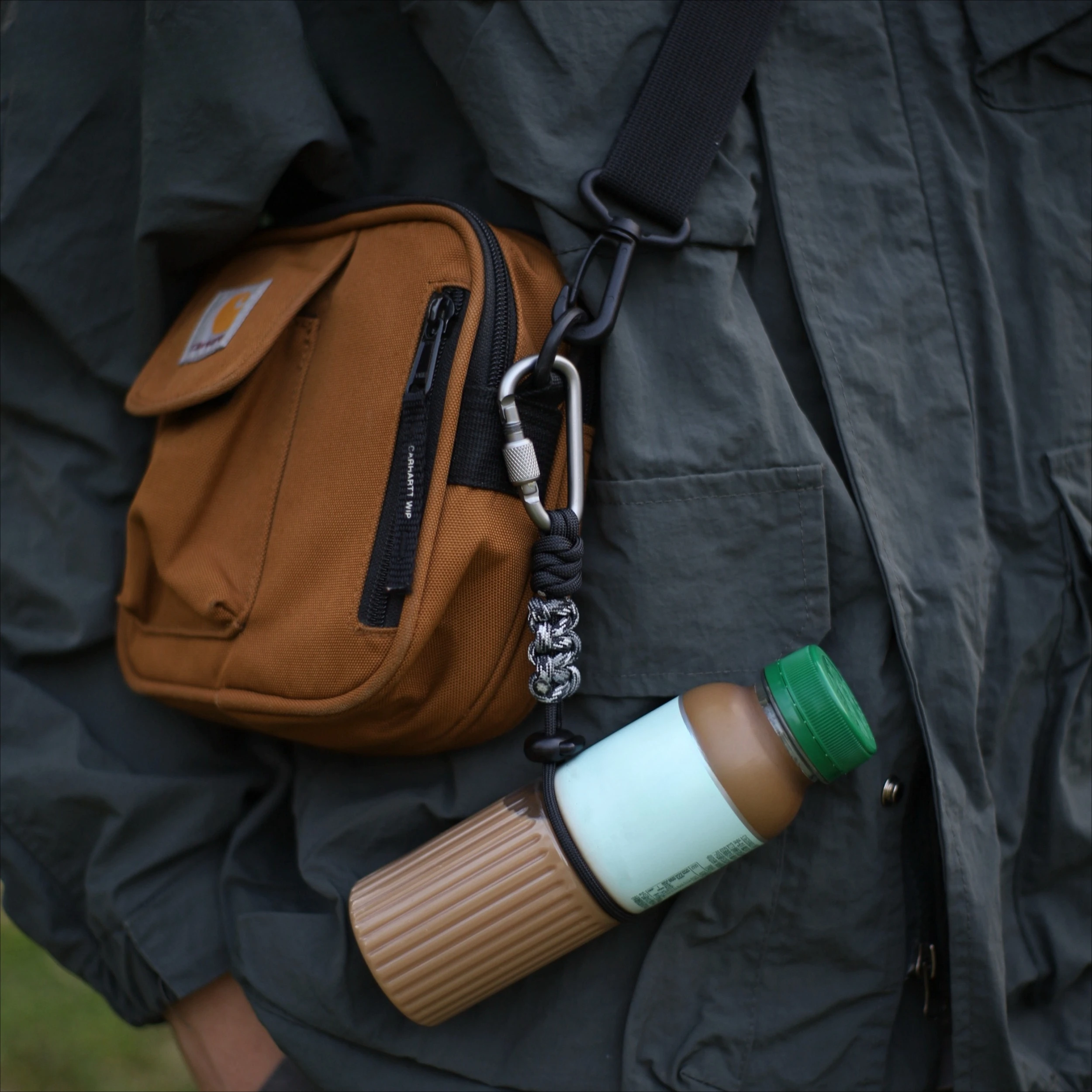 Paracord Hand-Woven Water Bottle Lanyard - Outdoor Hiking Carabiner Cup Hook for Backpack Water Bottle Paracord Hand-Woven Water Bottle Lanyard - Outdoor Hiking Carabiner Cup Hook for Backpack Water Bottle