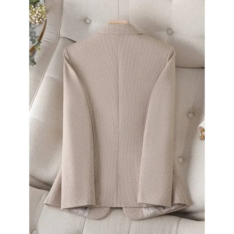 Рисунок 4 - Женский блейзер в шотландскую клетку