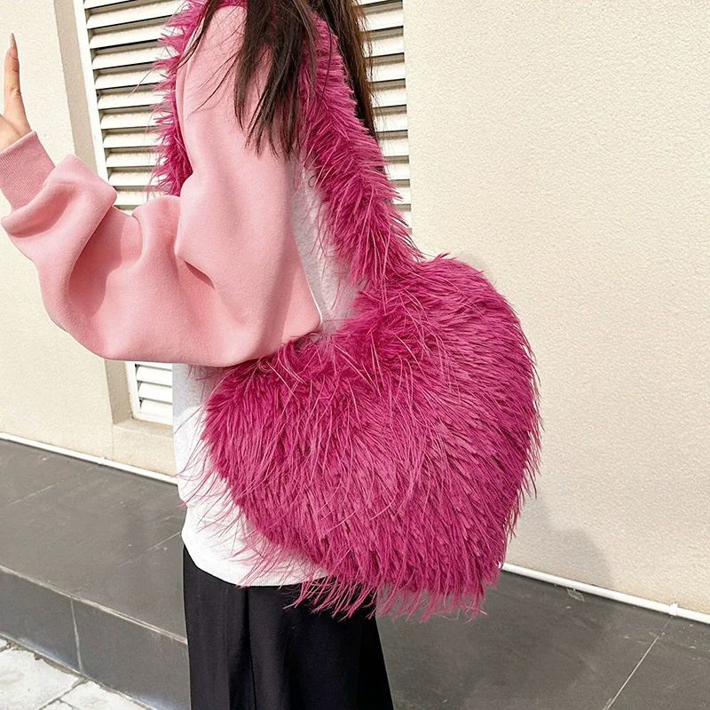 Women Tote Bags Fahsion Faux Mongolia Fur Girls Plush Heart Shape Crossbody Bag Shoulder Bag Furry Luxury Handbag Messenger Bags