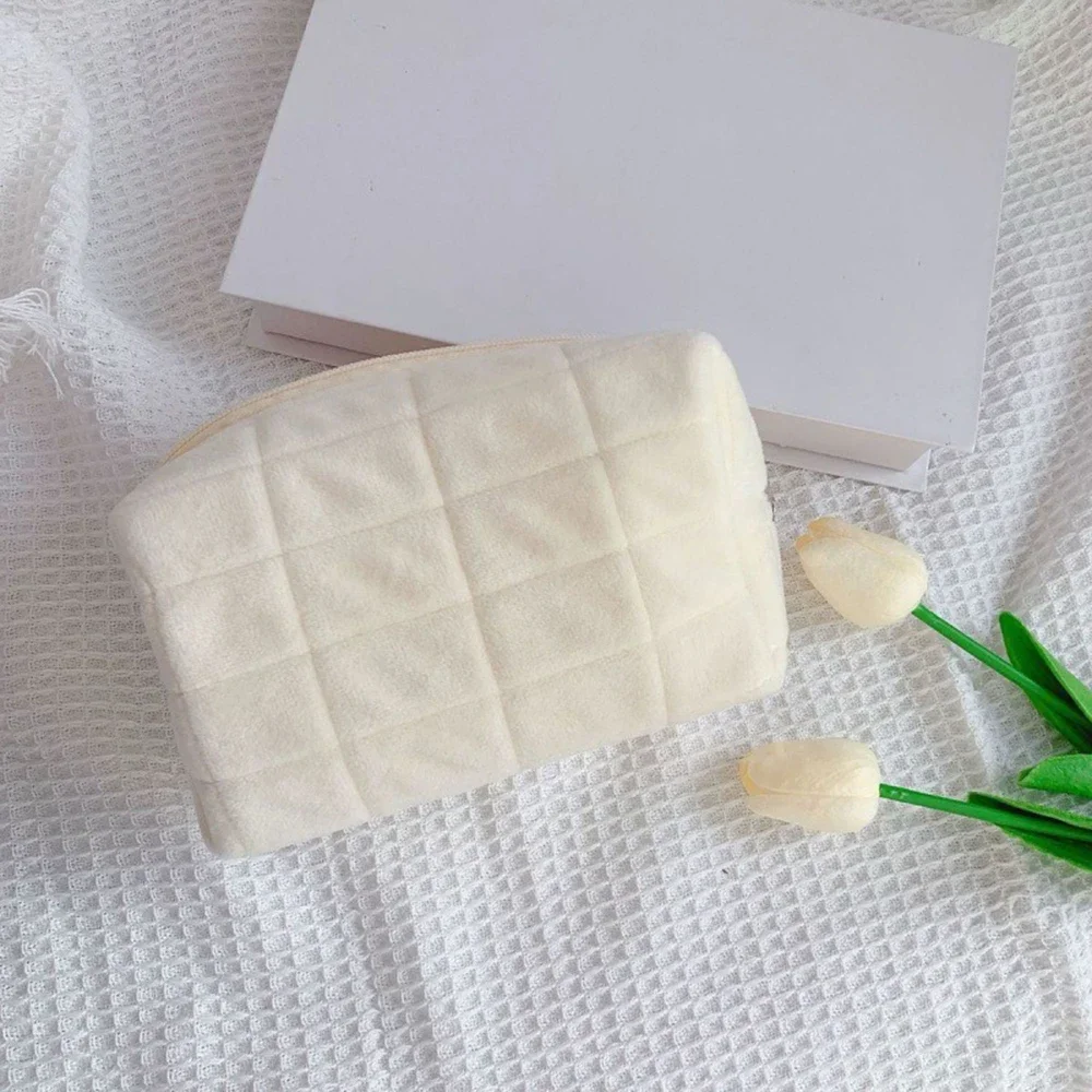 Cute Plush Makeup Bag for Women Portable Travel Small Cosmetic Bags Solid Color Zipper Toiletry Bag Washing Pouch Storage Bags 4