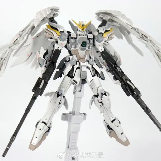 8827 1:100 プラモデル　ウイングガンダムスノーホワイト S0b4838da1b6c475aa8fad24591e26