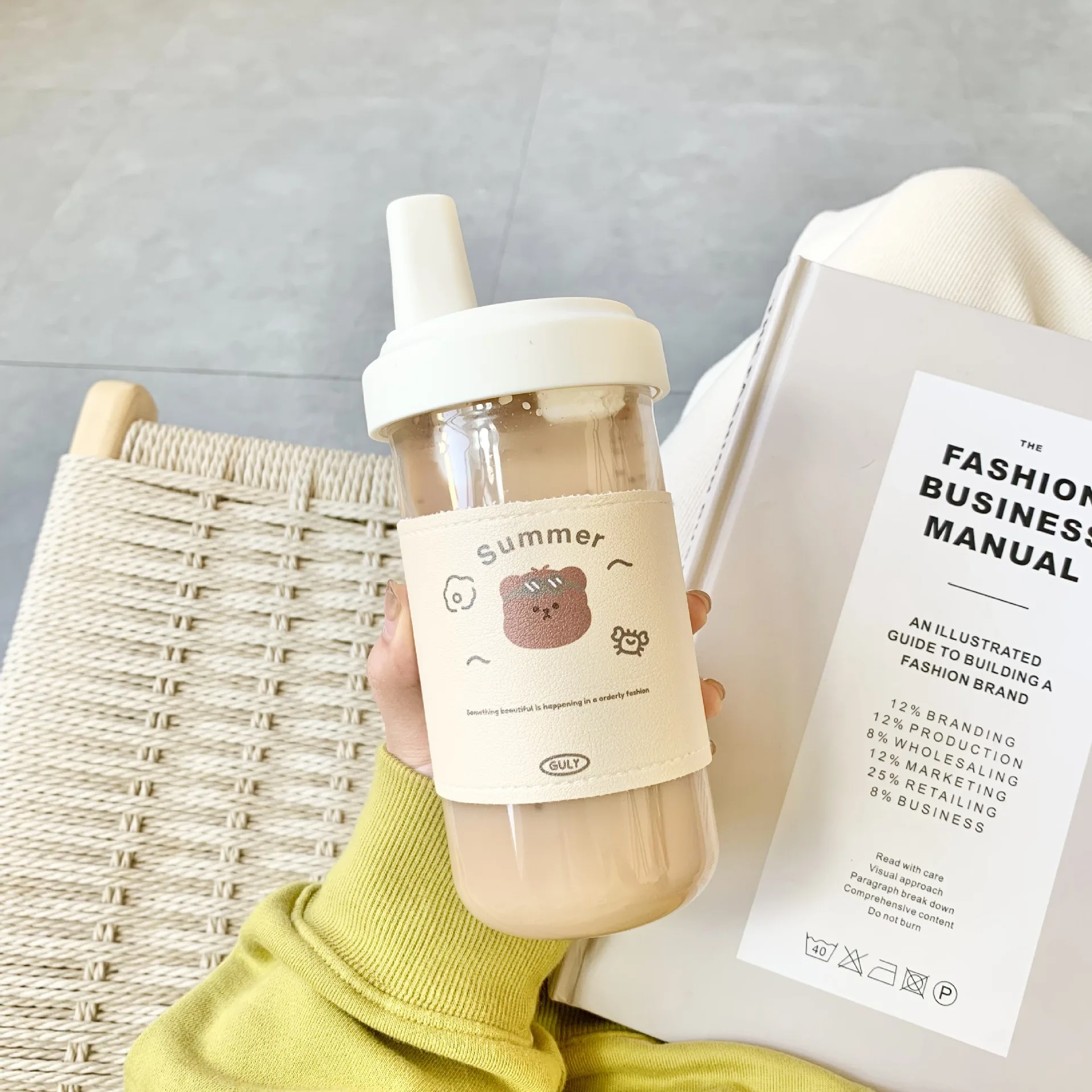 Description Picture 3 of item500/850ML Cartoon Bear Water Bottle Large Capacity Plastic Drinking Cups Juice Milk Tea Coffee Straw Cups for Students
