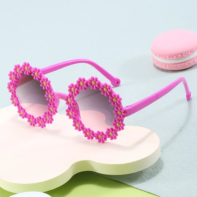 Kids Daisy Flower Sunglasses Colorful Beach Shades for Girls Boys Outdoor Photography Fashion Accessories with Floral Decor