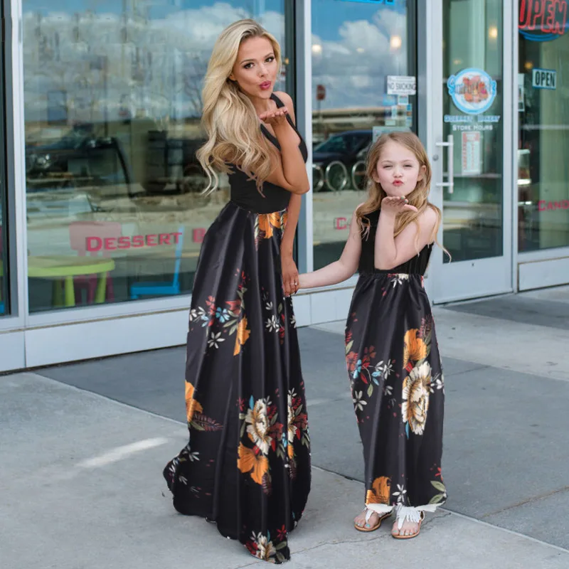 

2022 New Summer Family Matching Mother Daughter Girl Floral Black Long Dresses Big Sizes Mom And Me Women Maxi Sexy Beach Dress