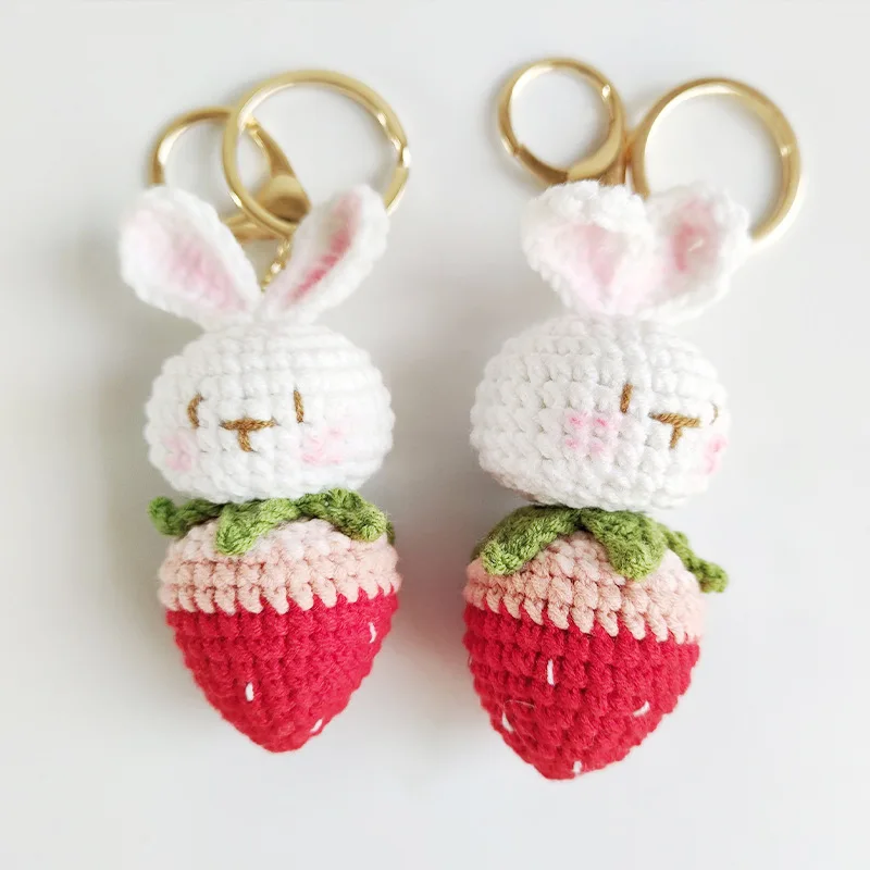 

Cute Crochet Keyrings Knitting Strawberry Rabbit Doll Keychains Wholesale Creative Knit Weaved Rabbit With Carrot Keys Keyrings