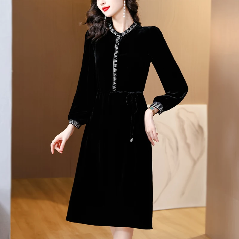 2023AutumnWinterNewBlackVelvetEmbroideredDressWomensVintageO