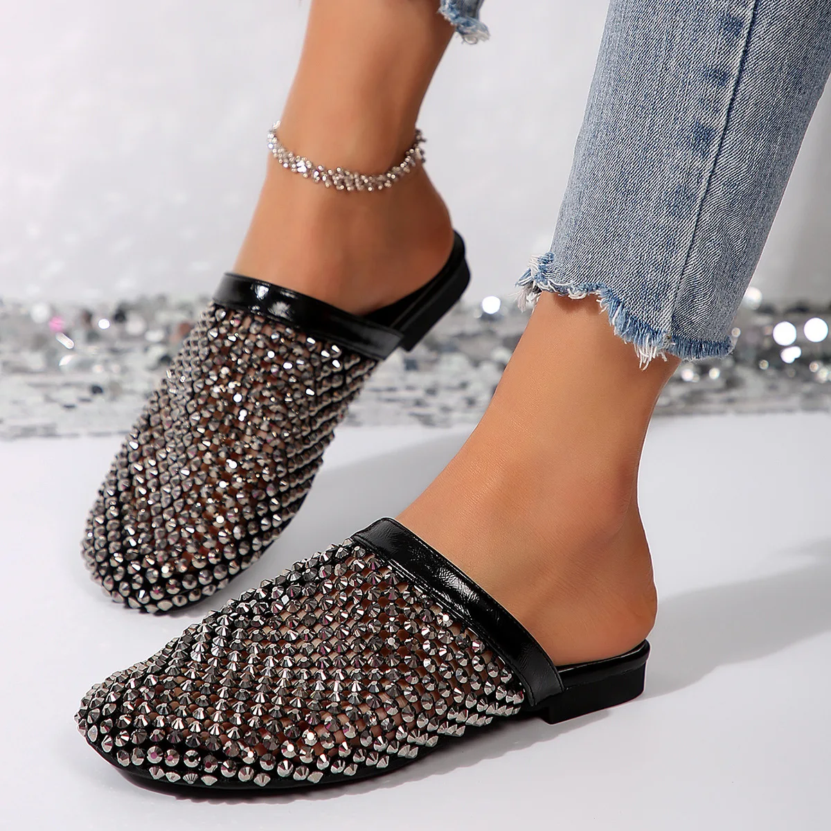 Summer Women Slippers New Flat Round Toe Slippers Women Breathable Rhinestone Hollow Out Fashion Sandals Zapatos De Mujer