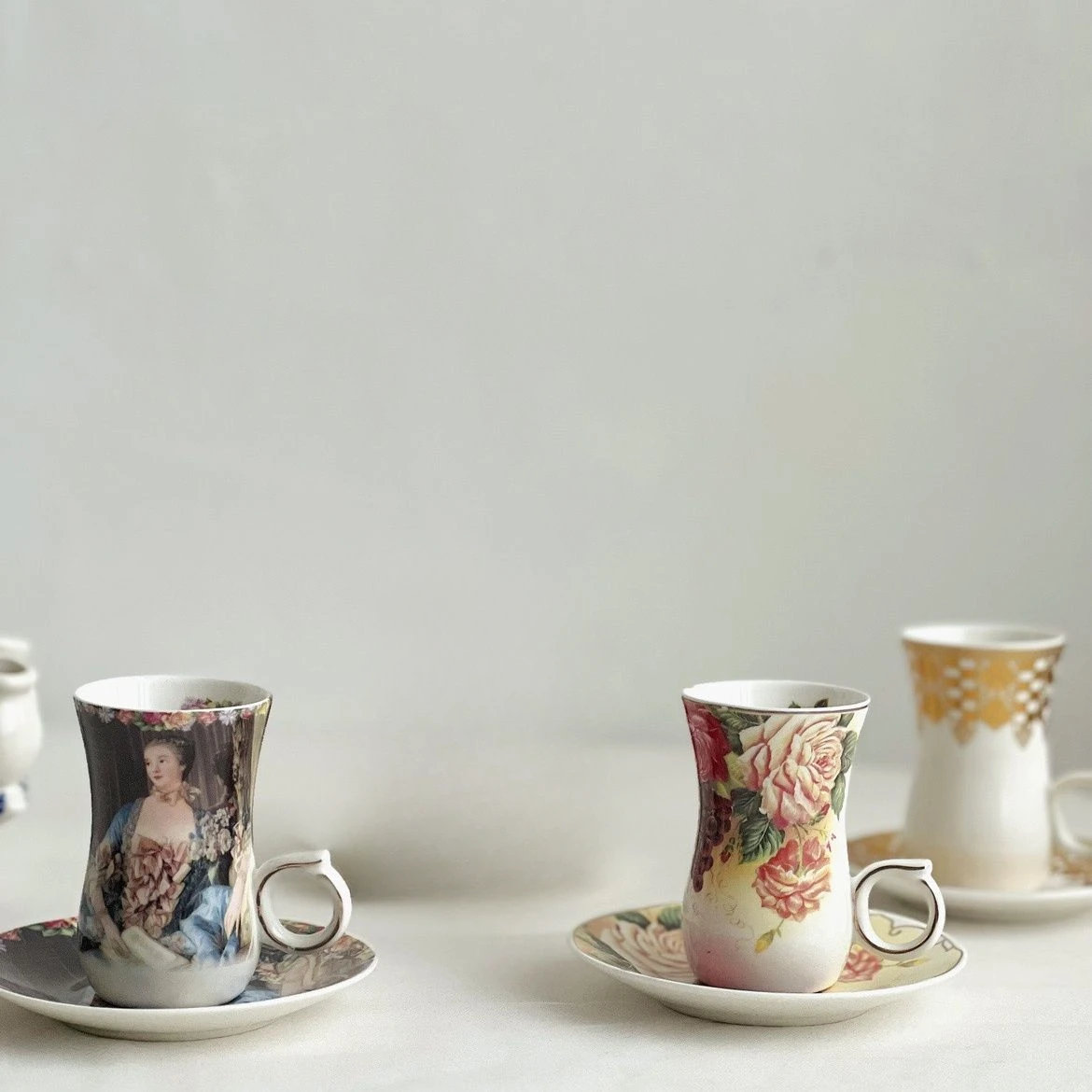 

Креативные маленькие керамические кофейные кружки, современная простота, набор домашней посуды, кружка для эспрессо с подставкой, кухонные кофейные чашки, Новинка