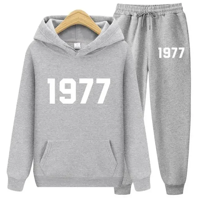 thumbnail image 1 of Conjunto de dos piezas con capucha de 1977 para hombre y mujer, marca de moda, sudaderas con capucha y pantalones holgados de lana de alta calidad para otoño e invierno, 1 of 5