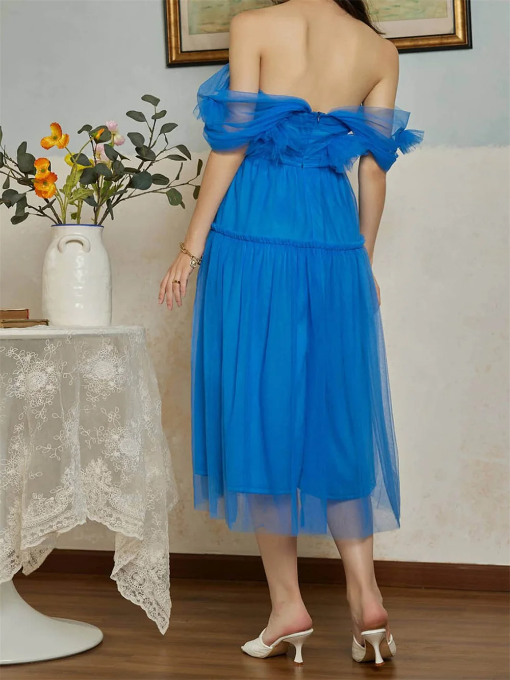 Рисунок 3 - Синее Тюлевое платье с открытыми плечами