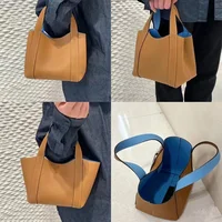 حقيبة جلدية ب لونين مختلفين من الداخل و الخارج 4