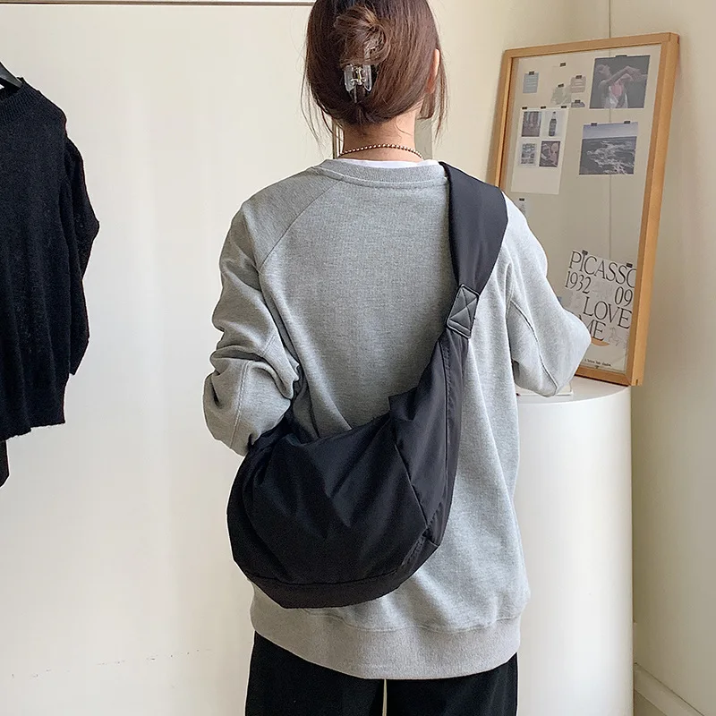 

Summer New Women's Bag Large Capacity Casual Nylon Crossbody Bag Dumpling Bag High Grade Solid Color Shoulder Bag