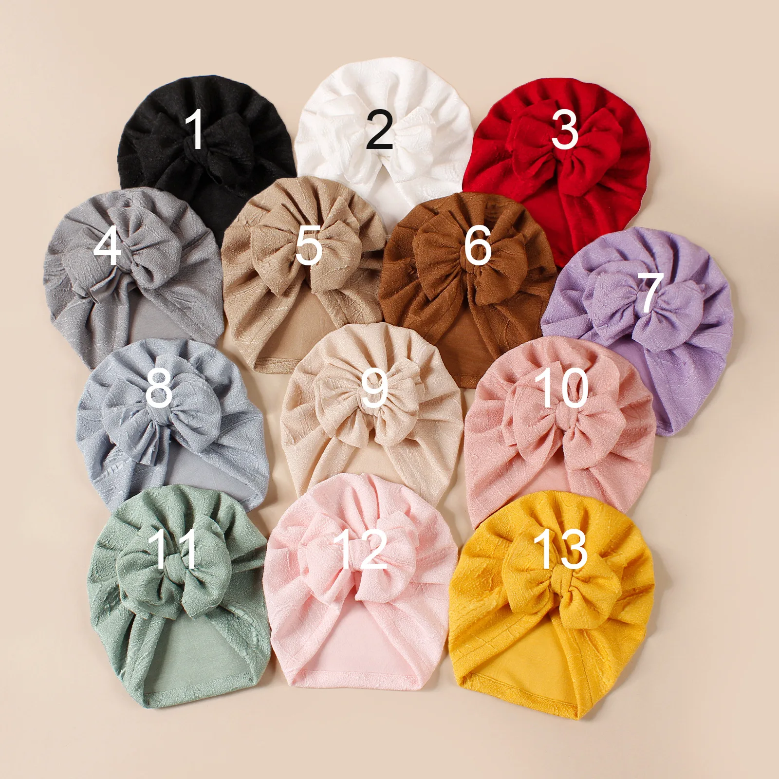 Рисунок 6 - Вязаная шапка с бантом для маленьких девочек