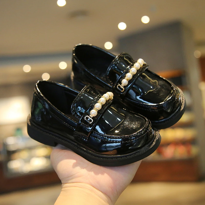 

New Girls Leather Shoes for School Party Wedding Kids Black Loafers Slip-on Children Flats Fashion British Style Pearls Beading