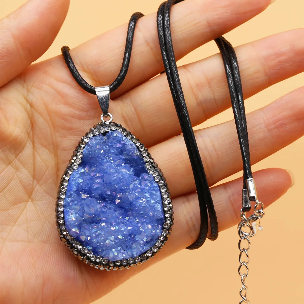 

Natural Semi Precious Blue Crystal Bud Pendant Necklace Reiki Healing Exquisite Rhinestone Sparkling Jewelry Party Birthday Gift