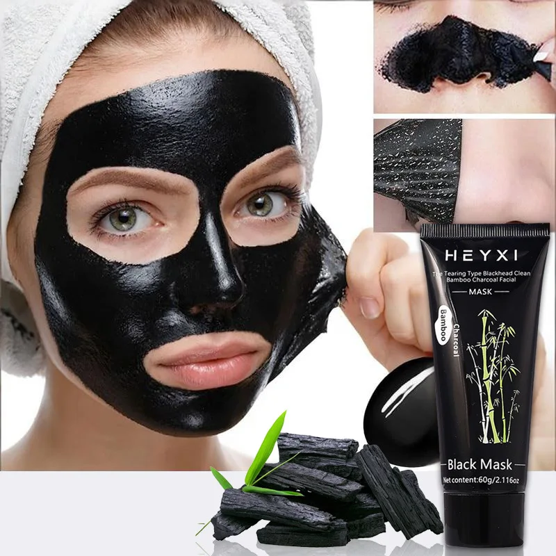 Application du masque charbon bambou sur le front et les joues, soin visage naturel.