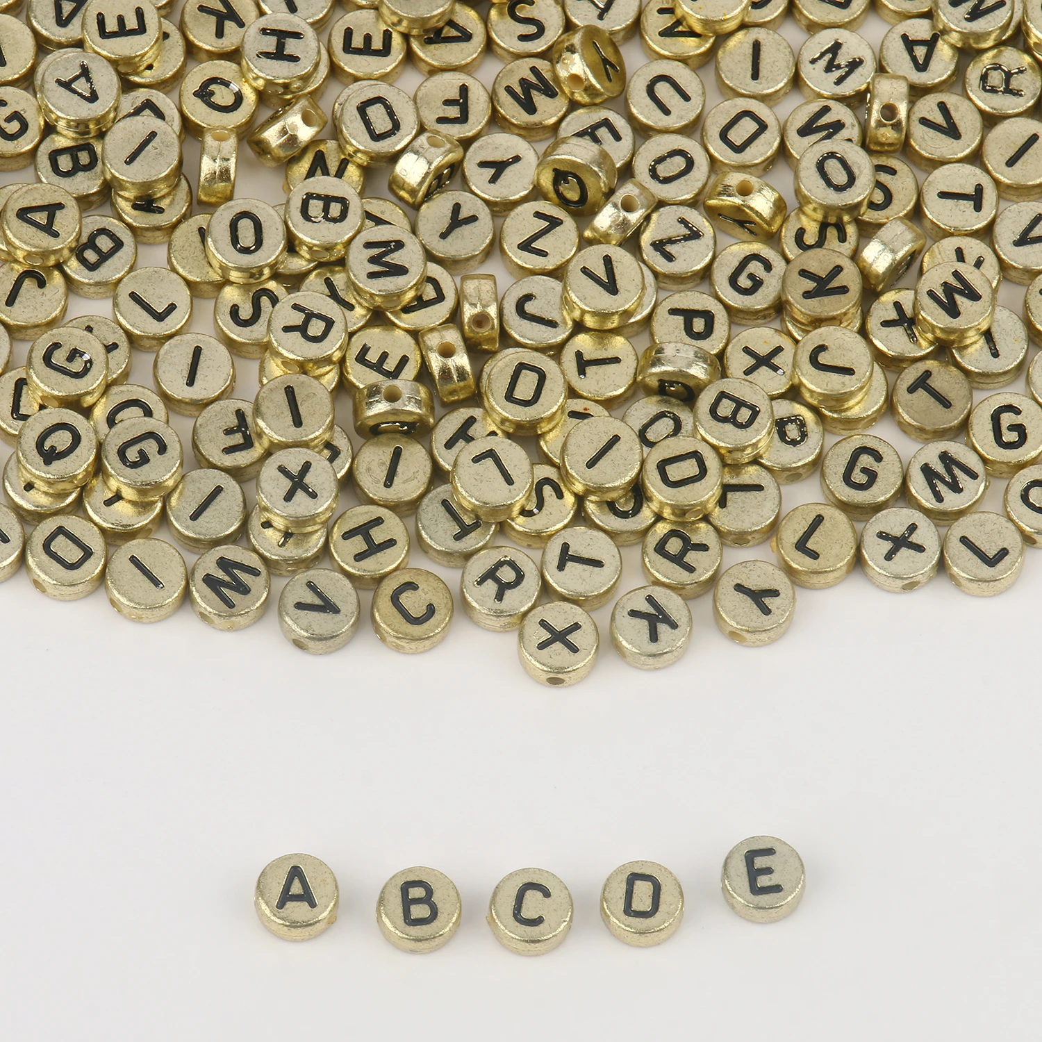 200 pièces de perles de lettre rondes acryliques colorées de 4x7mm avec