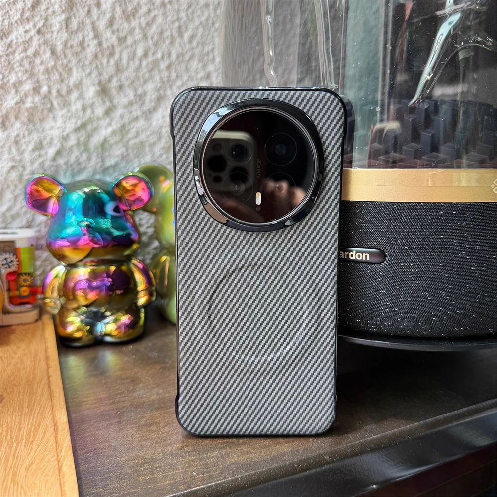 Sleek Frameless Carbon Fiber Pattern Hard Shell with Magnetic Wireless Charging Compatibility