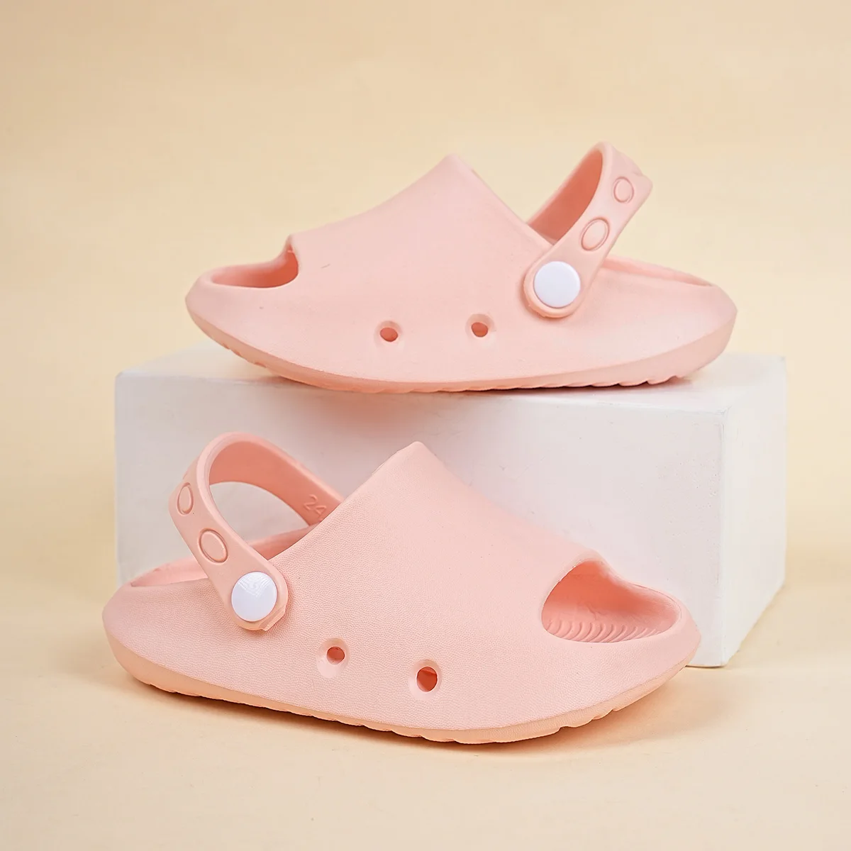 Summer Fashion Comfortable Casual Home Outdoor Beach Hole Shoes for Boys and Girls Kids Sandals