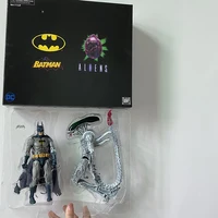 2 uds Anime Batman Superman VS Alien Xenomorph NYCC figura de acción NECA Supermen Batman figura juguetes de modelos coleccionables regalos - Imagen 4