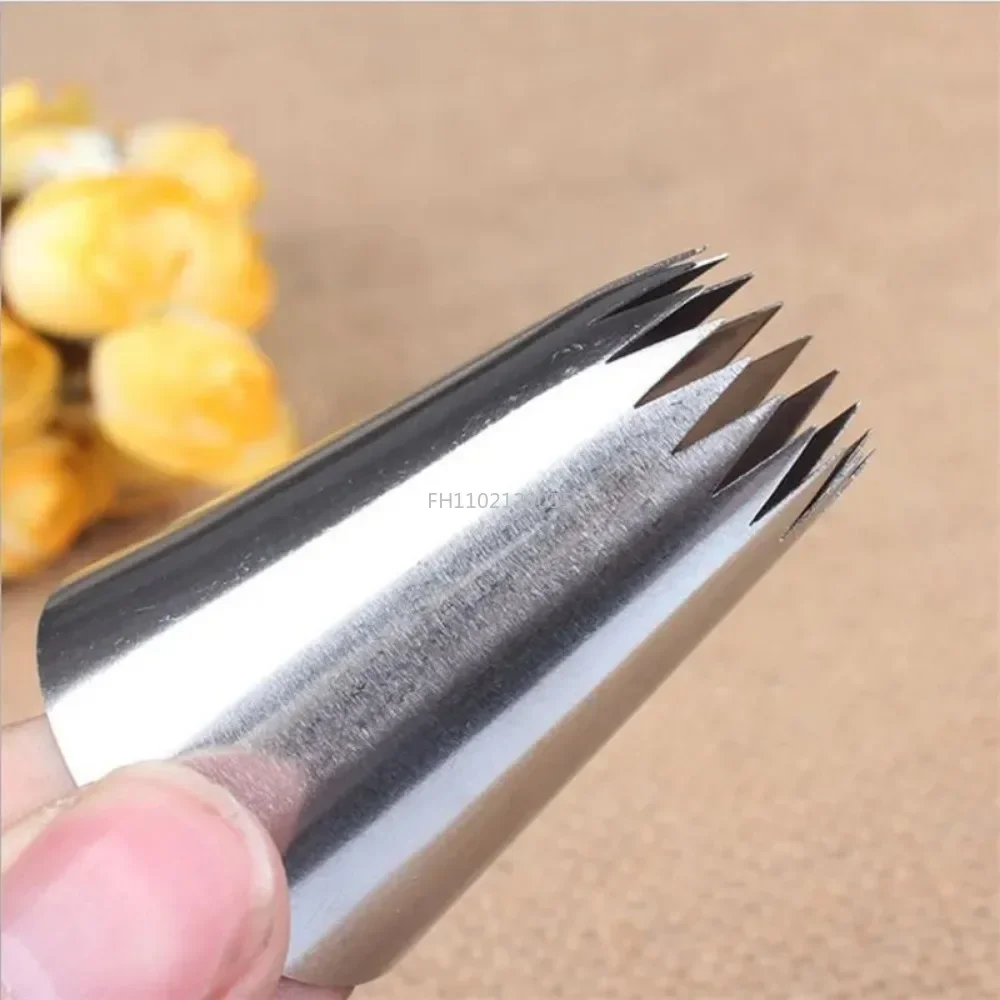 2PCS Large Icing Piping Nozzles Russian Nozzles Pastry Tips Cookies Cake Decorating Tools Tips Cream Fondant Pastry Nozzles