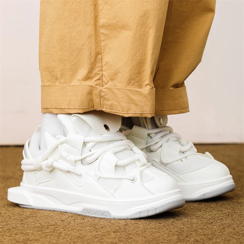 Skate shoes Men woman Casual Sneakers Male Walking Sport Shoes Outdoor Sneakers Male Soft Sole Walking Shoes