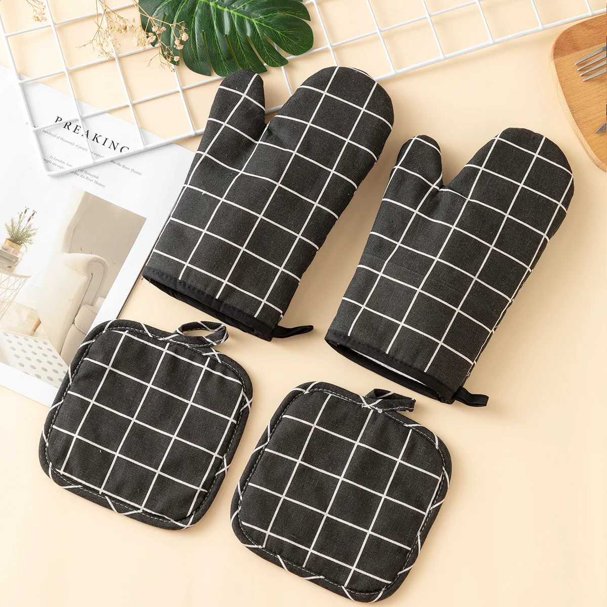 Kitchen gloves cotton pot holders thickened oven gloves set