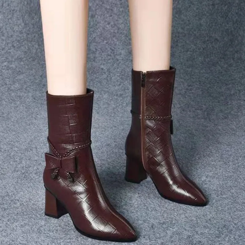 2023 Medium Boots for Children In Autumn and Winter New Style Thick Heel Bow Knot Side Zipper Pointed Fashion Boots for Women