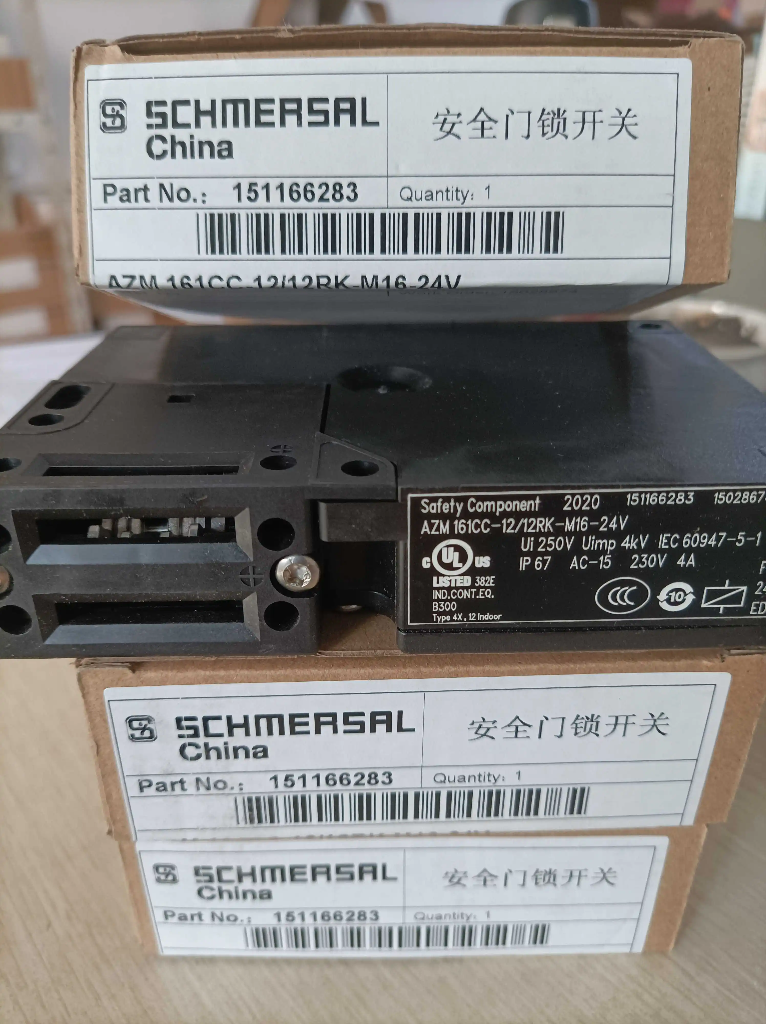 

New original SCHMERSAL Security door lock switch AZM161CC-12/12RK-M16-24V