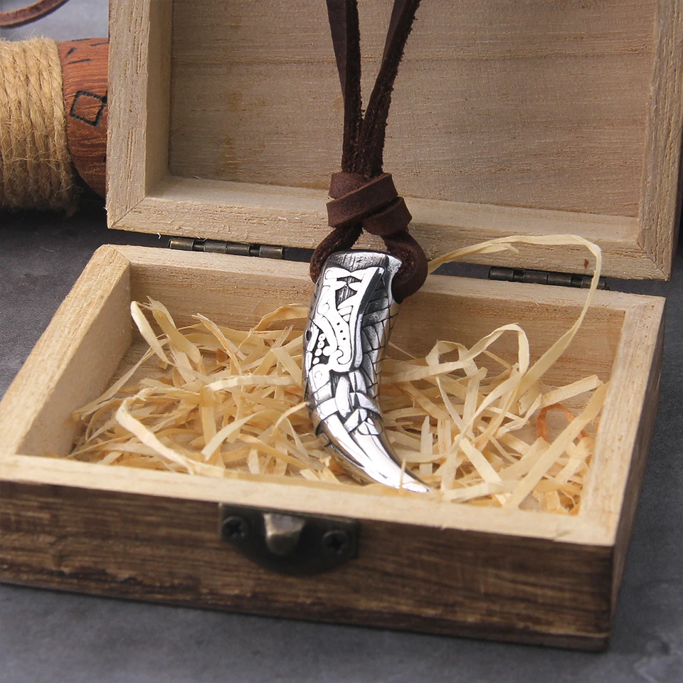 Never Fade Wolf Fang Tooth Spike Pendant Necklace