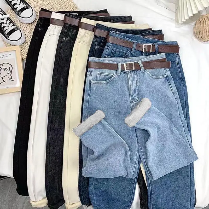 Warme, hoch taillierte Dad-Jeans aus Samt für Damen im Herbst- und Winter-Look. Schlanke, lockere, dicke und weite Beinhosen mit Karotten-Chic – Detail 7