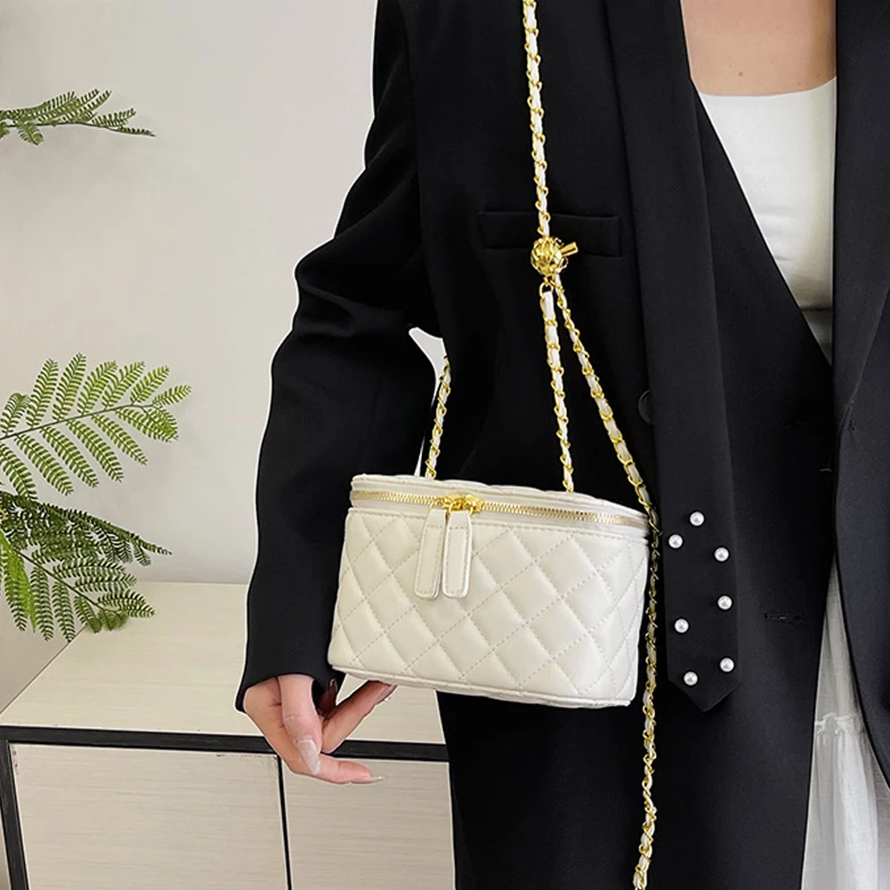 حقيبة نسائية عصرية بتصميم بسيط ومتعدد الاستخدامات،...