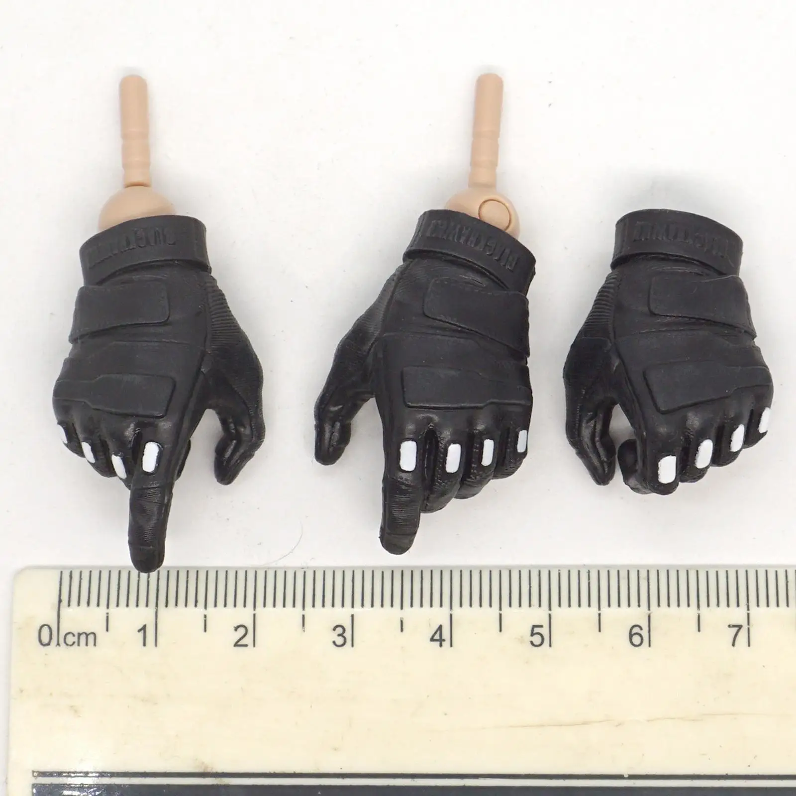 

3 Pieces 1/6 Scale Soldier Gloves Hands Durable Doll Accessories Collectible Party Props Sturdy Doll Decor for 12inch Figures