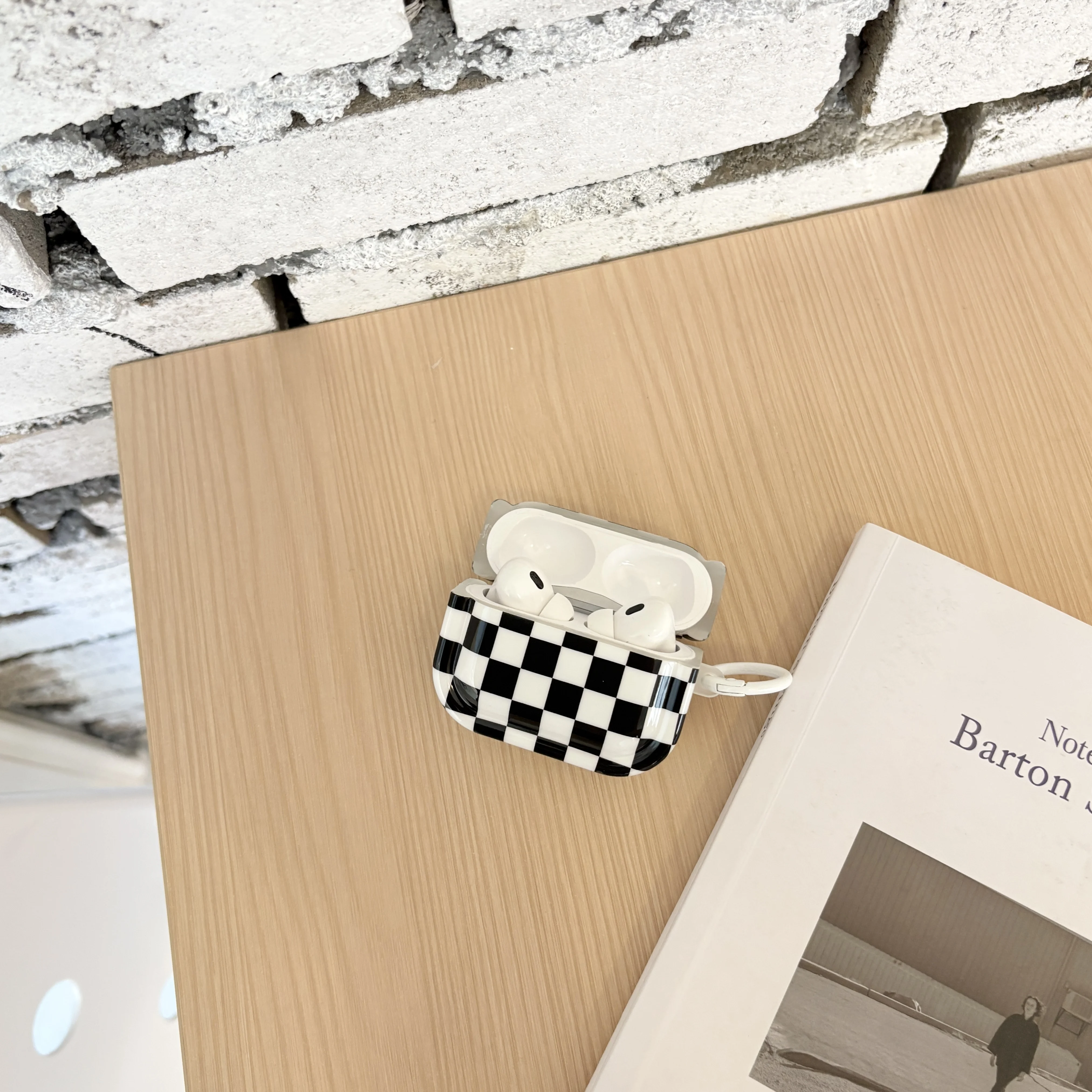 Elegant Black & White Checkerboard Plaid Protective Earphone Case