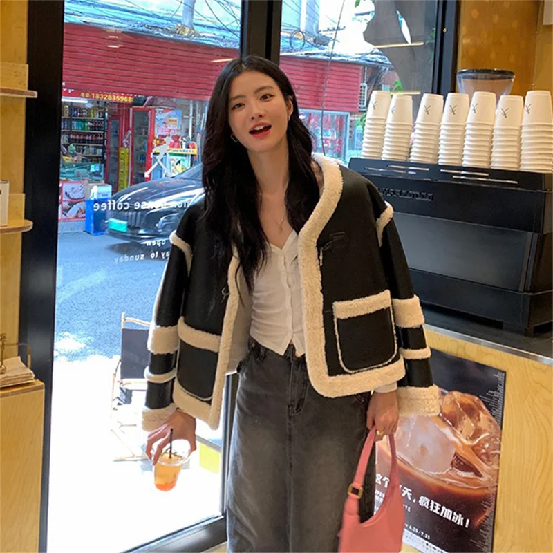 Рисунок 2 - Женское роскошное пальто из импортной овчины