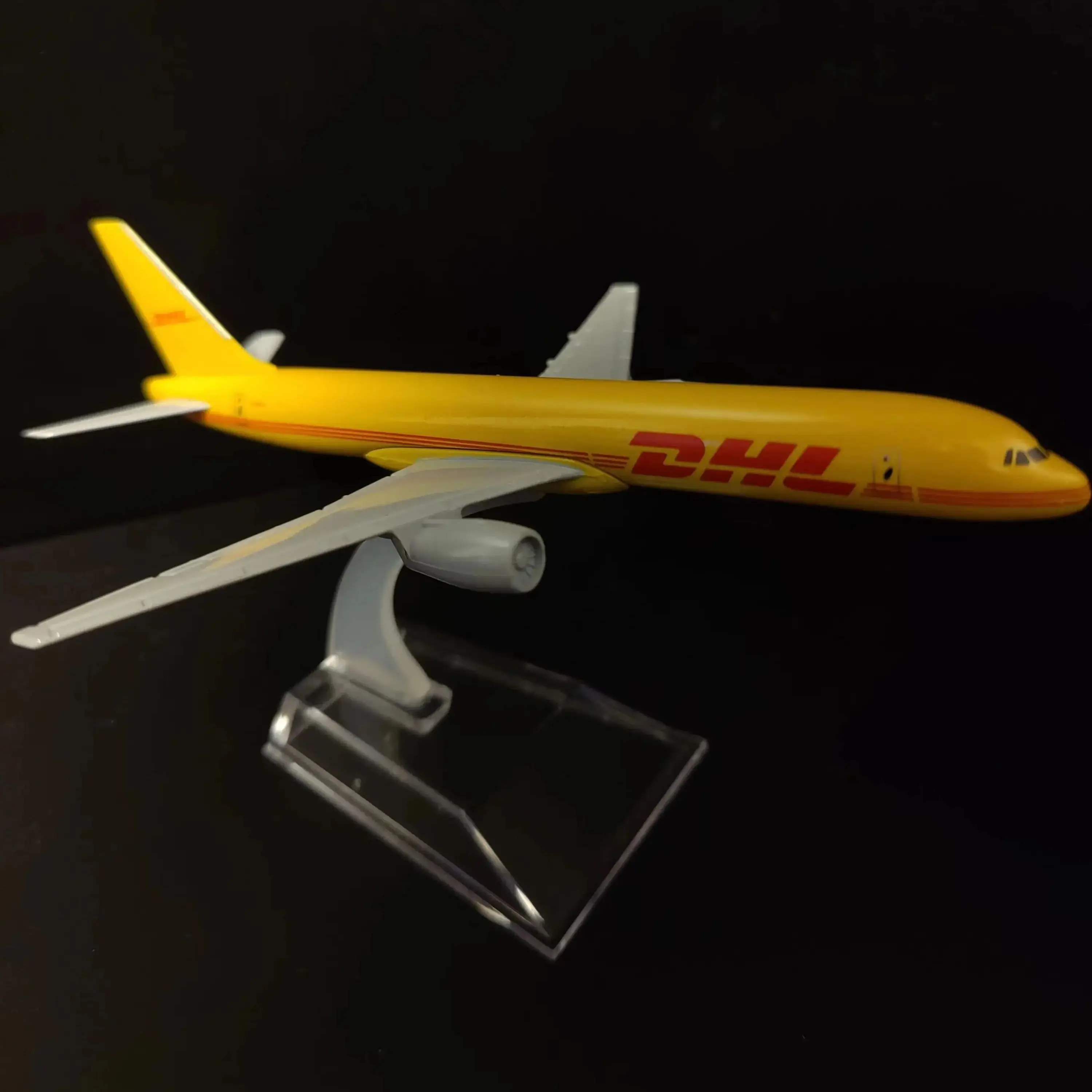 

Scale 1:400 DHL B757 Metal Aircraft Replica Plane Model Aviation Diecast Home Decor Miniature Art Toy Figure