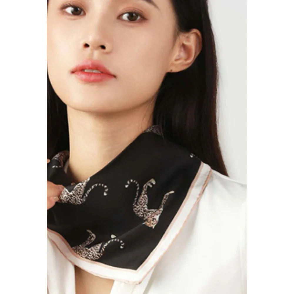 Kleine quadratische Seidenschals für Damen im High-End-Stil, handgefertigte dekorative Schals mit gerollten Kanten, Schals im ethnischen Stil_voghion.com