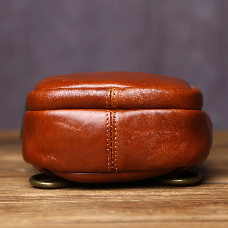 Pflanzlich gegerbtes Rindsleder Retro Herren Brusttasche Vertikale echtes Leder Mini modische einfache Umhängetasche Handytasche – Detail 8