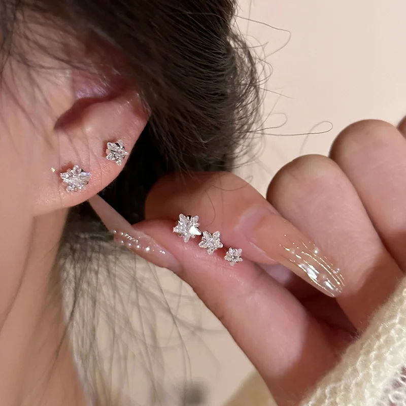 2023 Fashion Heart Zircon Stud Earrings for Women Korean Star Personality Earring Simple Luxury Wedding Party Girl Jewelry Gifts