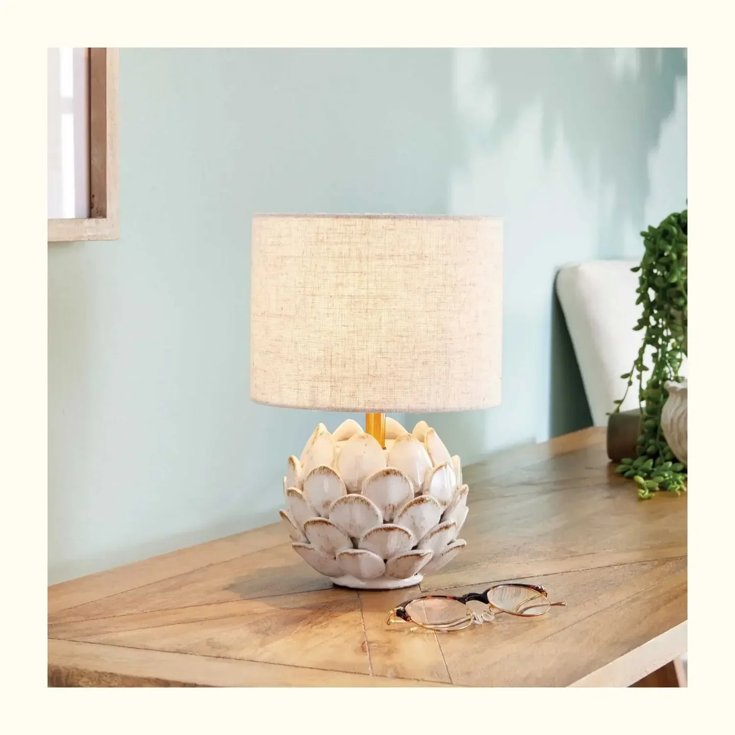 Description Picture 2 of itemWashedwhiteclassic retro wind artichoke three-dimensional ceramic compact desk lamp height торшерمصباح ارضيнапольная лампа플로어 램프