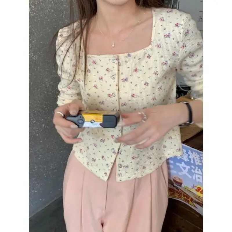 

Early Autumn New Retro Small Floral Square Collar Coat Female Design Sense Small Korean Version Short Cardigan Long Sleeve Top
