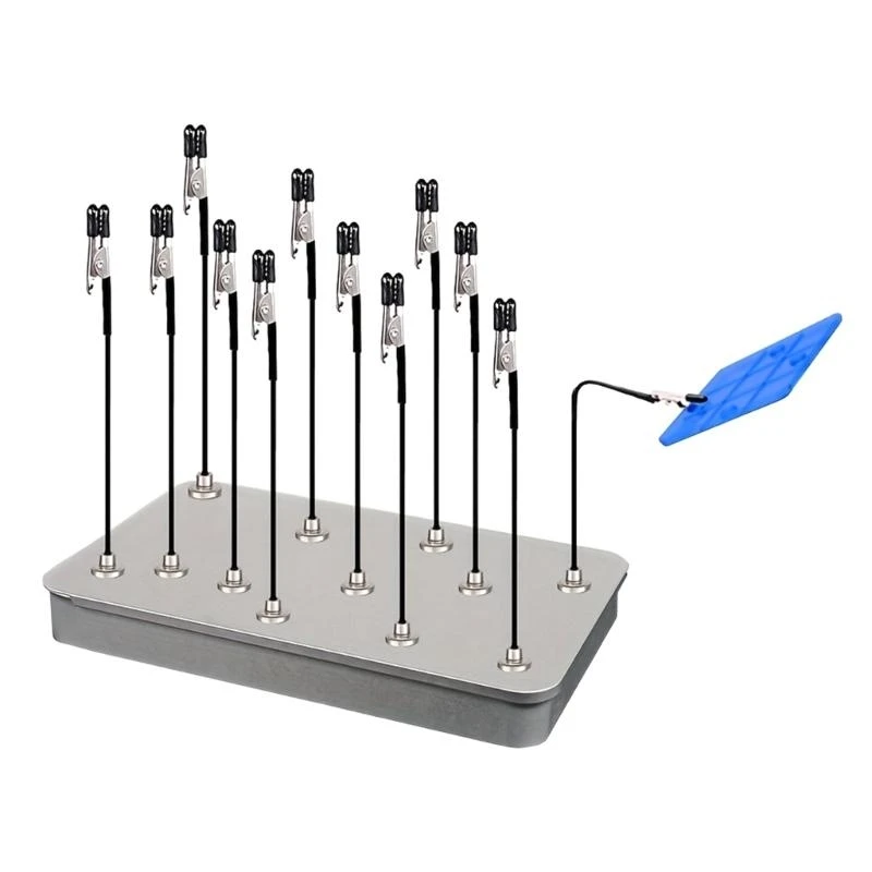 Base lestée d'une pince à souder manuelle avec col de cygne flexible, idéale pour le modélisme et la bijouterie, posée sur une surface de travail.