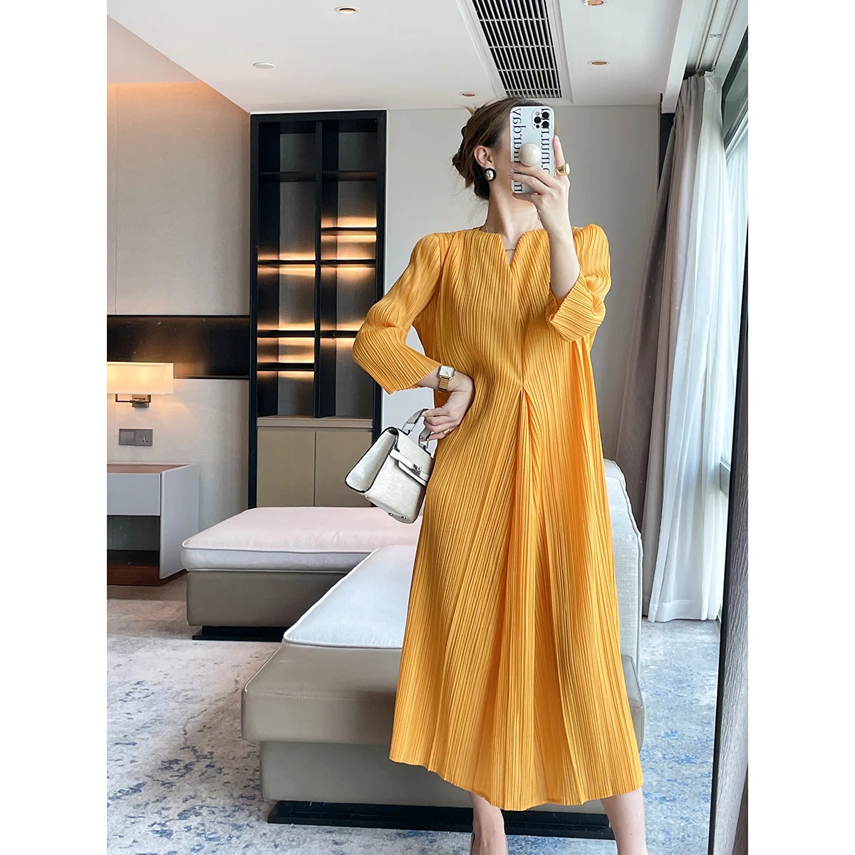 

2023 autumn new solid color long-sleeved dress feminine slim pleated dress