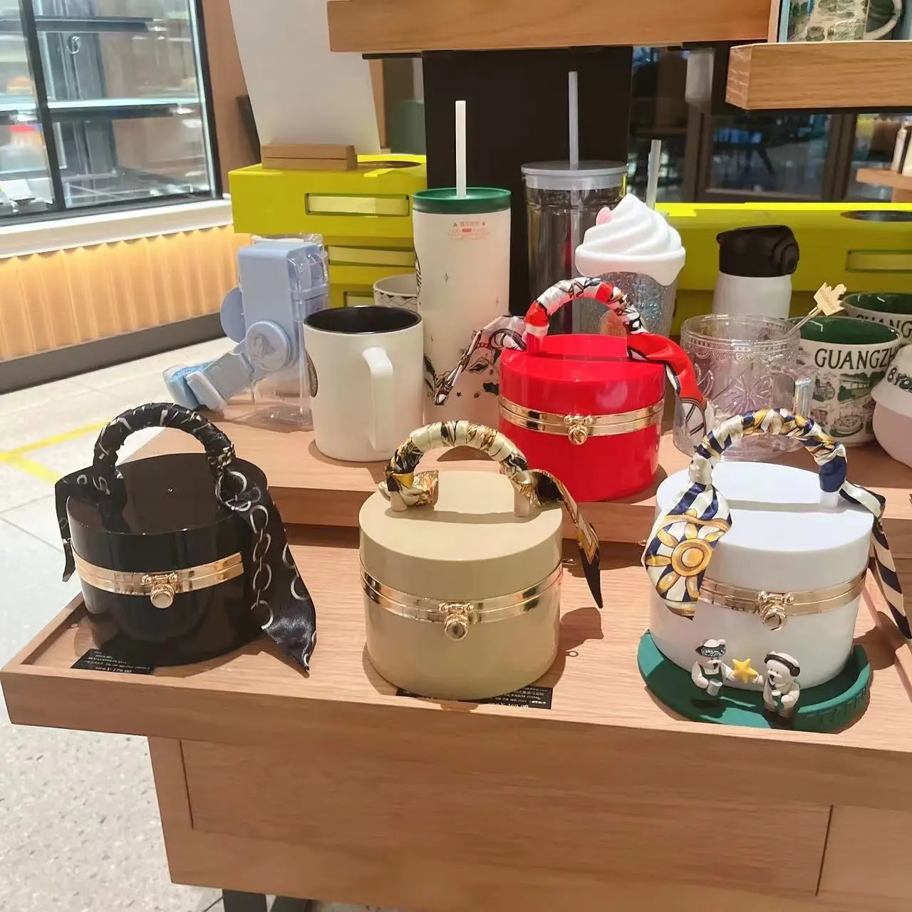 2023 New Women Bags Fashion Candy Color Acrylic Handbags Box Round Bucket Clutch Purse Chain Shoulder Bags Box Totes with Scarf