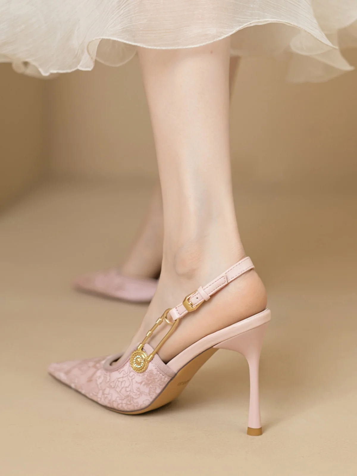 

Pink Embroidery Туфли Женские Metal Buckle Zapatos Mujer 2024 Tendencia Slingback Heeled Sandals Pointed Toe Women Shoes Summer