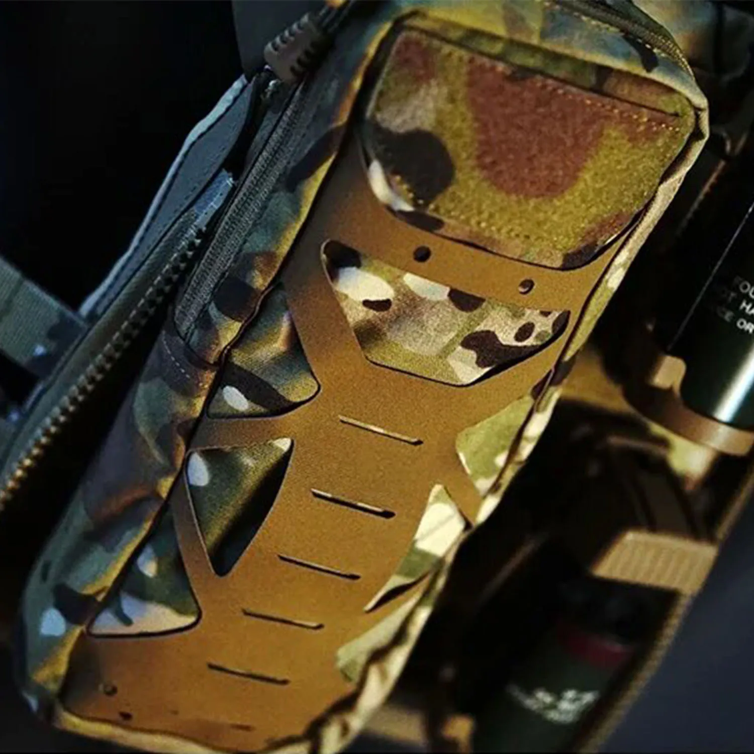 

DMgear Outdoor Tactical Military Hydration Pouch Hydration Pack Bag MOLLE Laser Cut Airsoft BG40