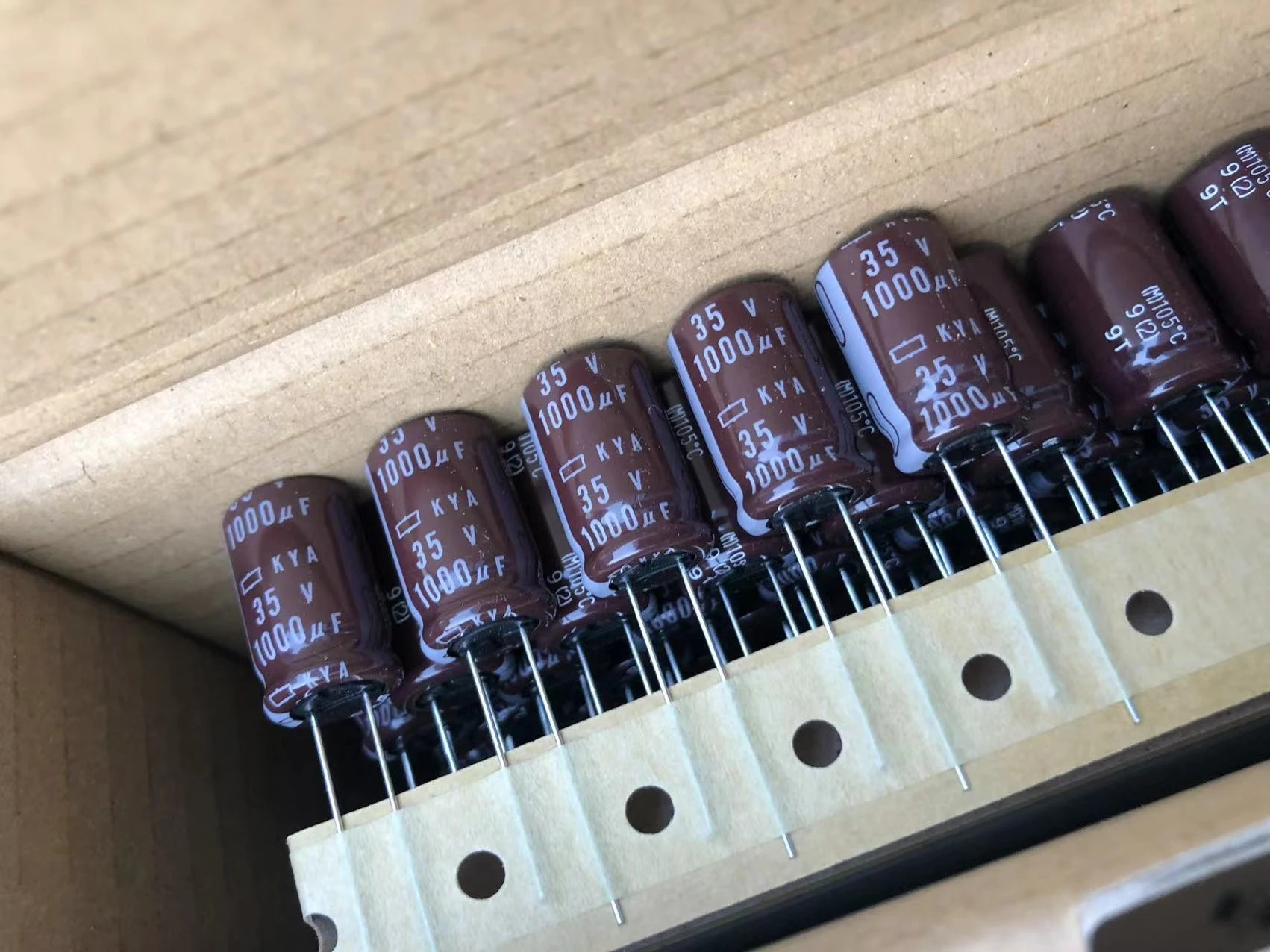 Mitnehmen RUBYCON ZLH 16V1000UF 8x20MM Elektrolytkondensator 1000uf 16v zlh 1000uF/16V Hochfrequenz niedriger Widerstand lange Lebensdauer – Detail 1